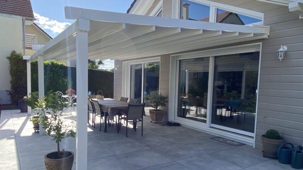 L’attribut alt de cette image est vide, son nom de fichier est pergolas_Toile_01-1024x576.jpg.